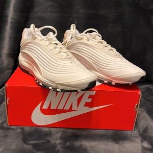 NWOT Nike Air Max Deluxe SE Men’s size 10